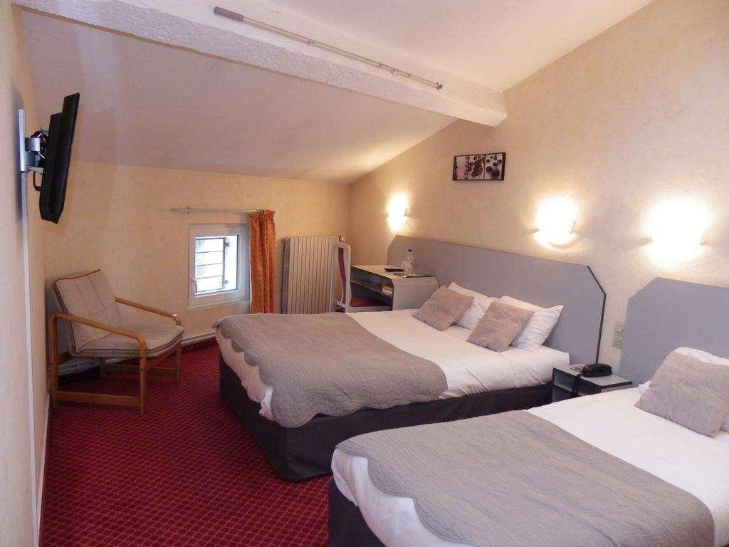 Brit Hotel Bleu Nuit Saintes Room photo