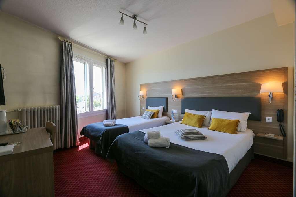 Brit Hotel Bleu Nuit Saintes Room photo