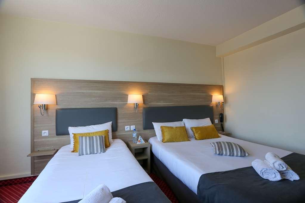 Brit Hotel Bleu Nuit Saintes Room photo