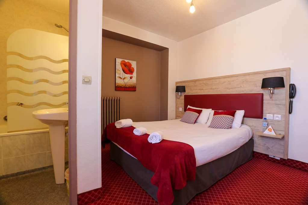 Brit Hotel Bleu Nuit Saintes Room photo