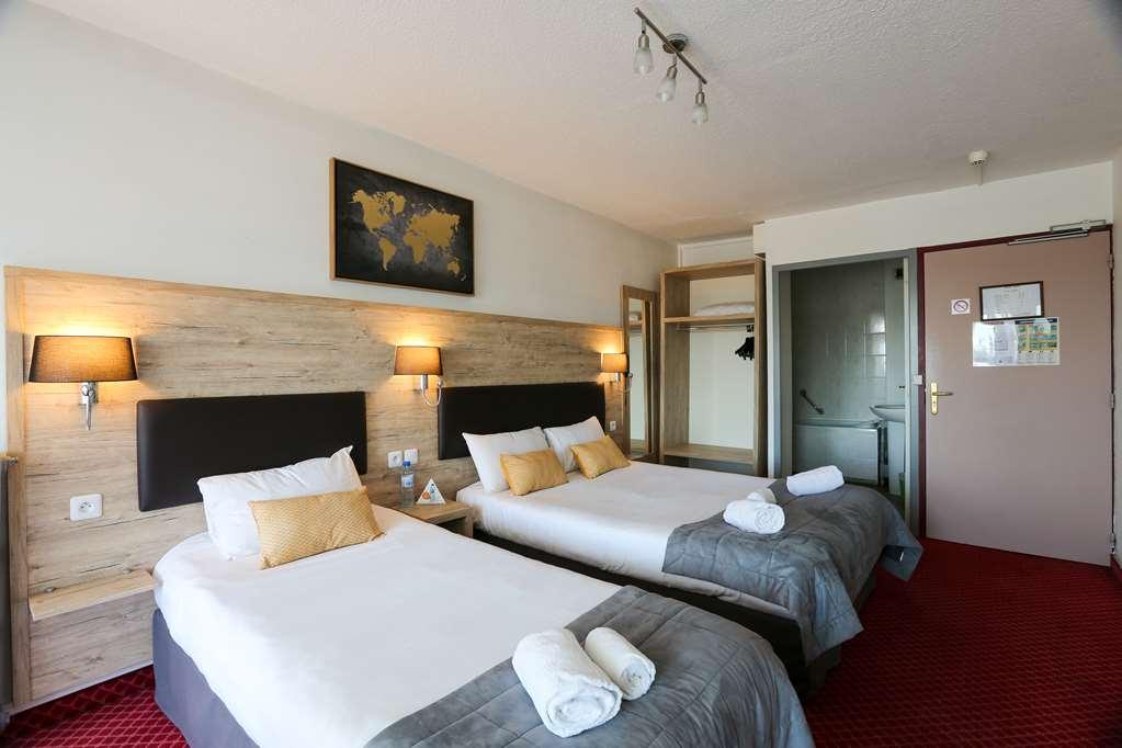 Brit Hotel Bleu Nuit Saintes Room photo