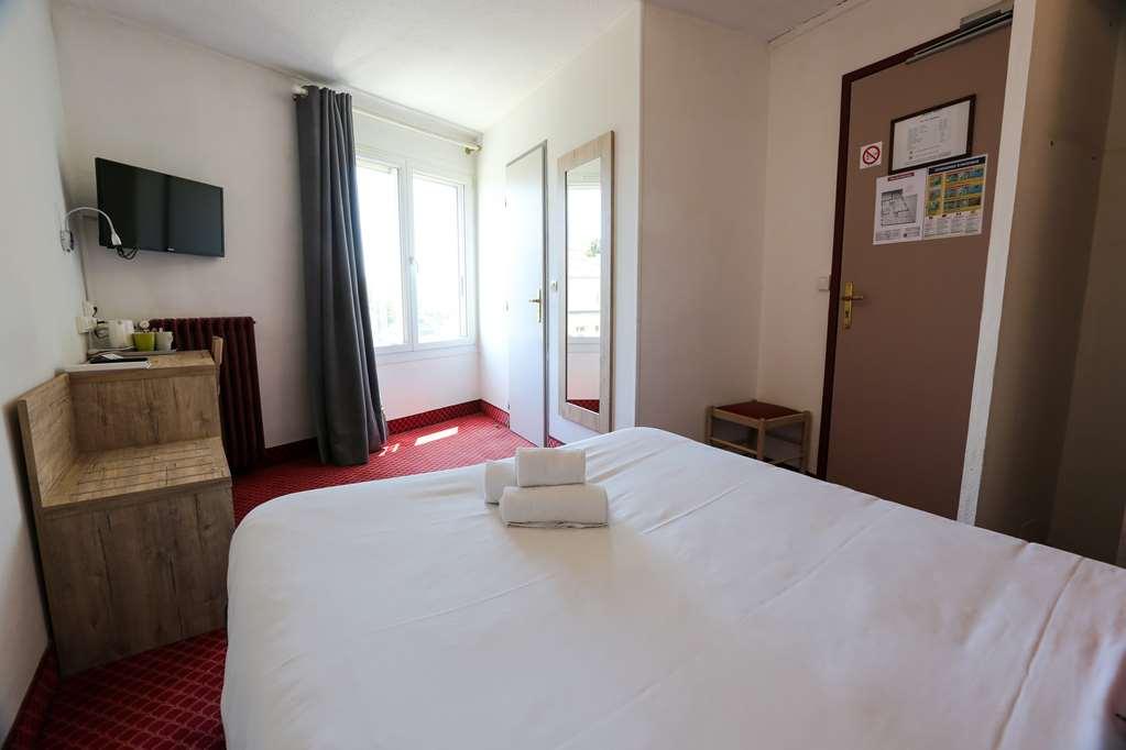 Brit Hotel Bleu Nuit Saintes Room photo