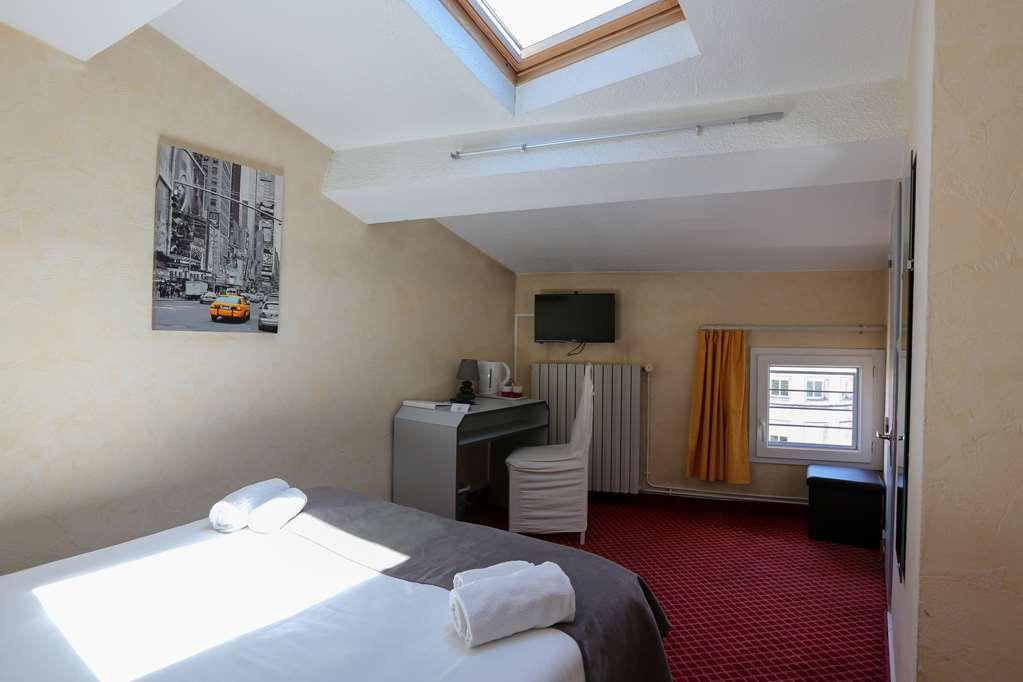 Brit Hotel Bleu Nuit Saintes Room photo