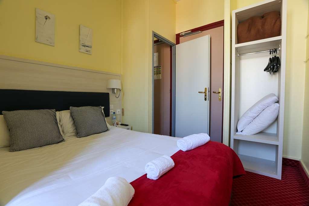 Brit Hotel Bleu Nuit Saintes Room photo
