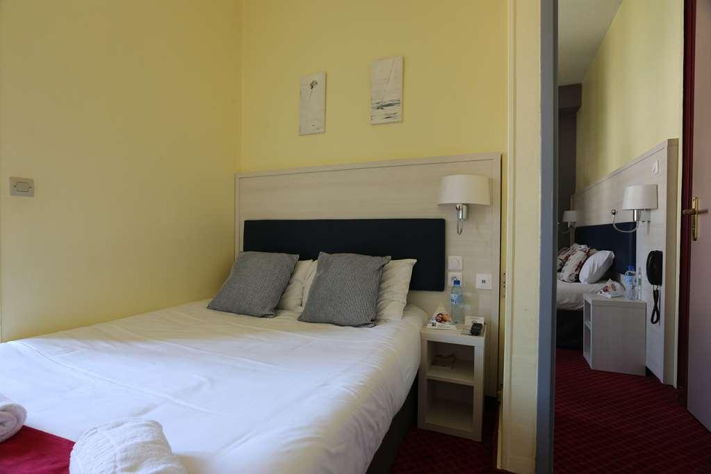 Brit Hotel Bleu Nuit Saintes Room photo