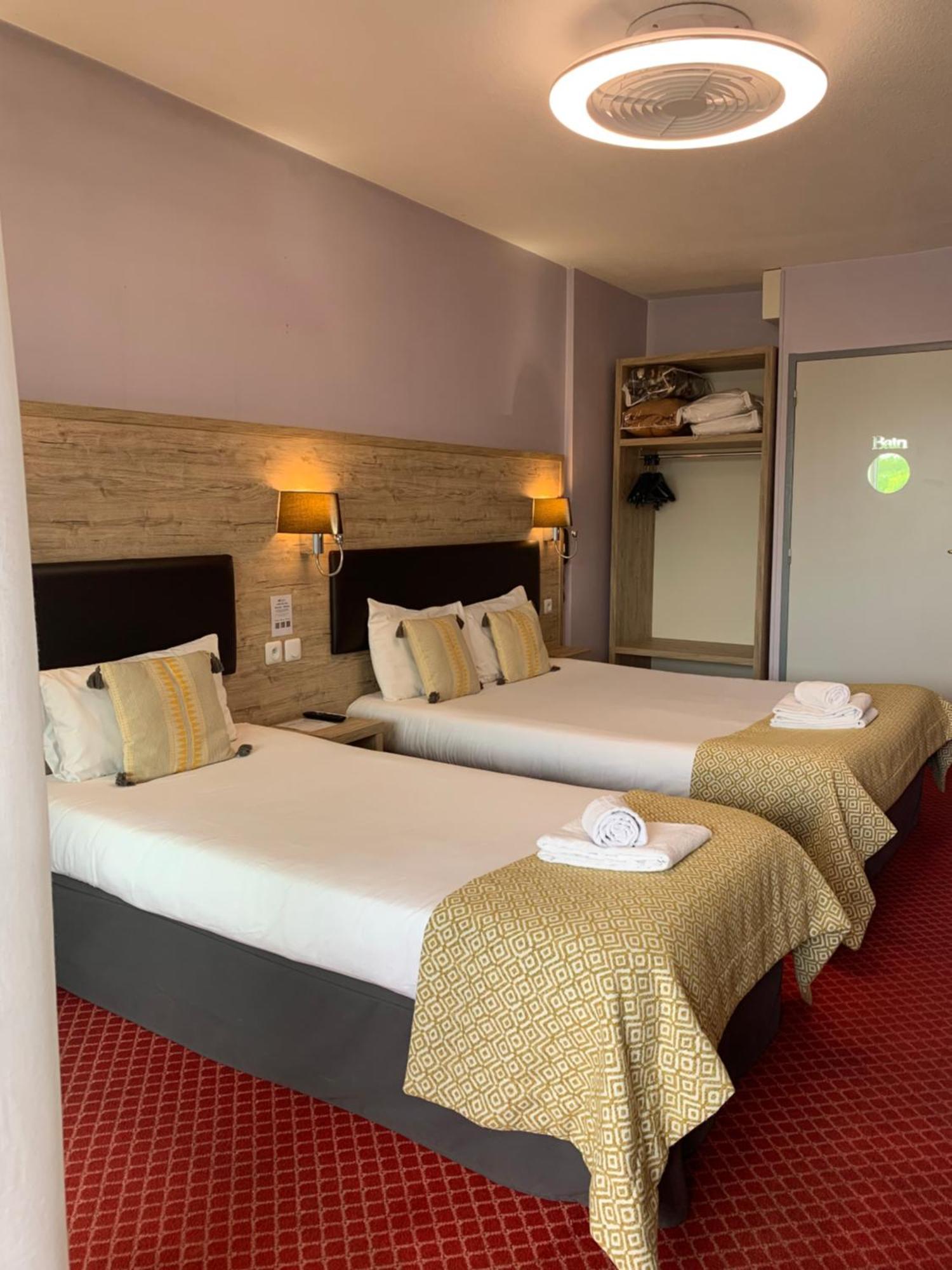 Brit Hotel Bleu Nuit Saintes Exterior photo