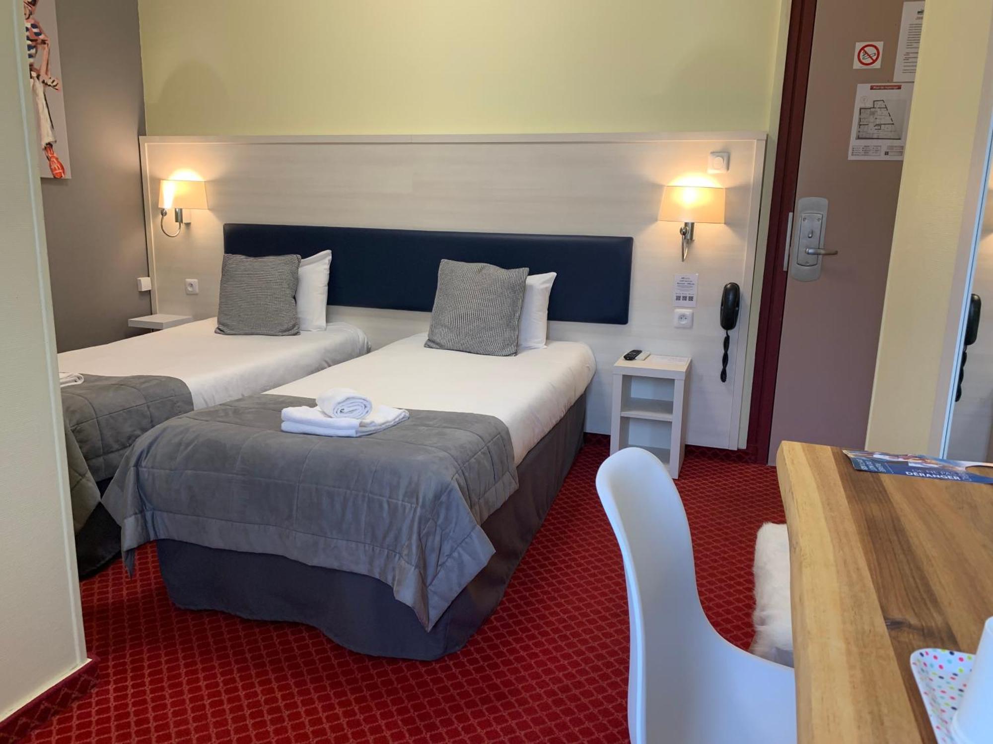 Brit Hotel Bleu Nuit Saintes Exterior photo