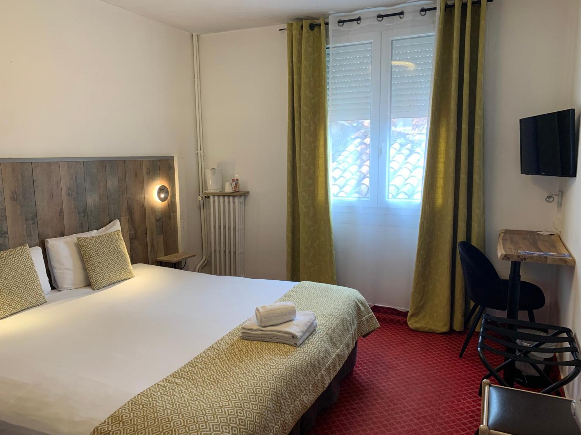Brit Hotel Bleu Nuit Saintes Exterior photo