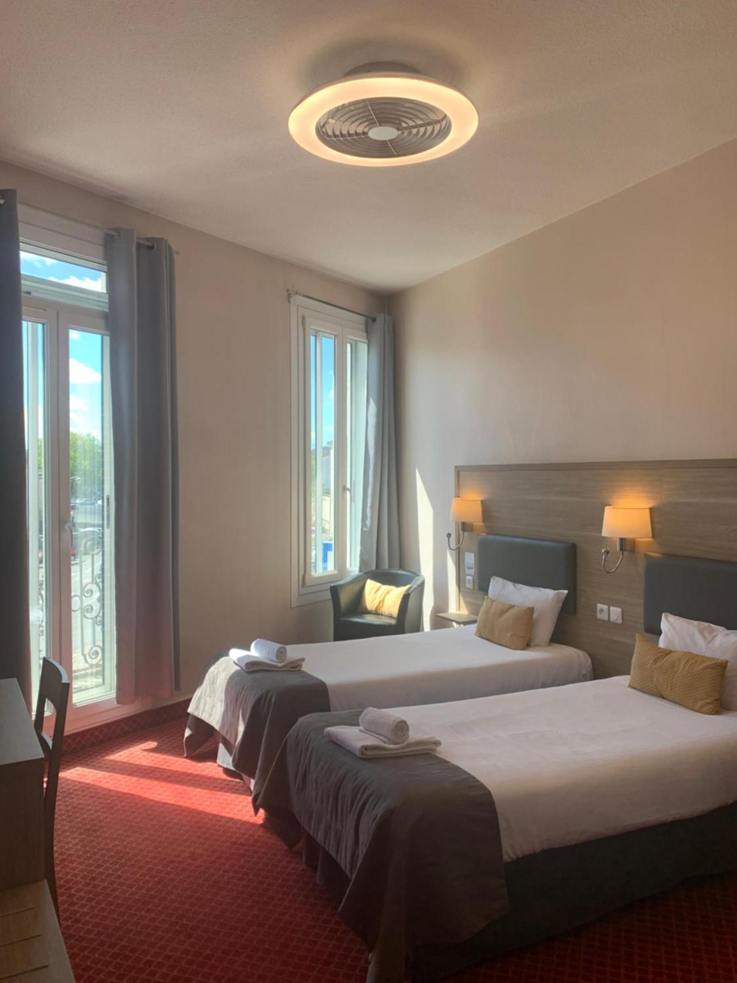 Brit Hotel Bleu Nuit Saintes Exterior photo