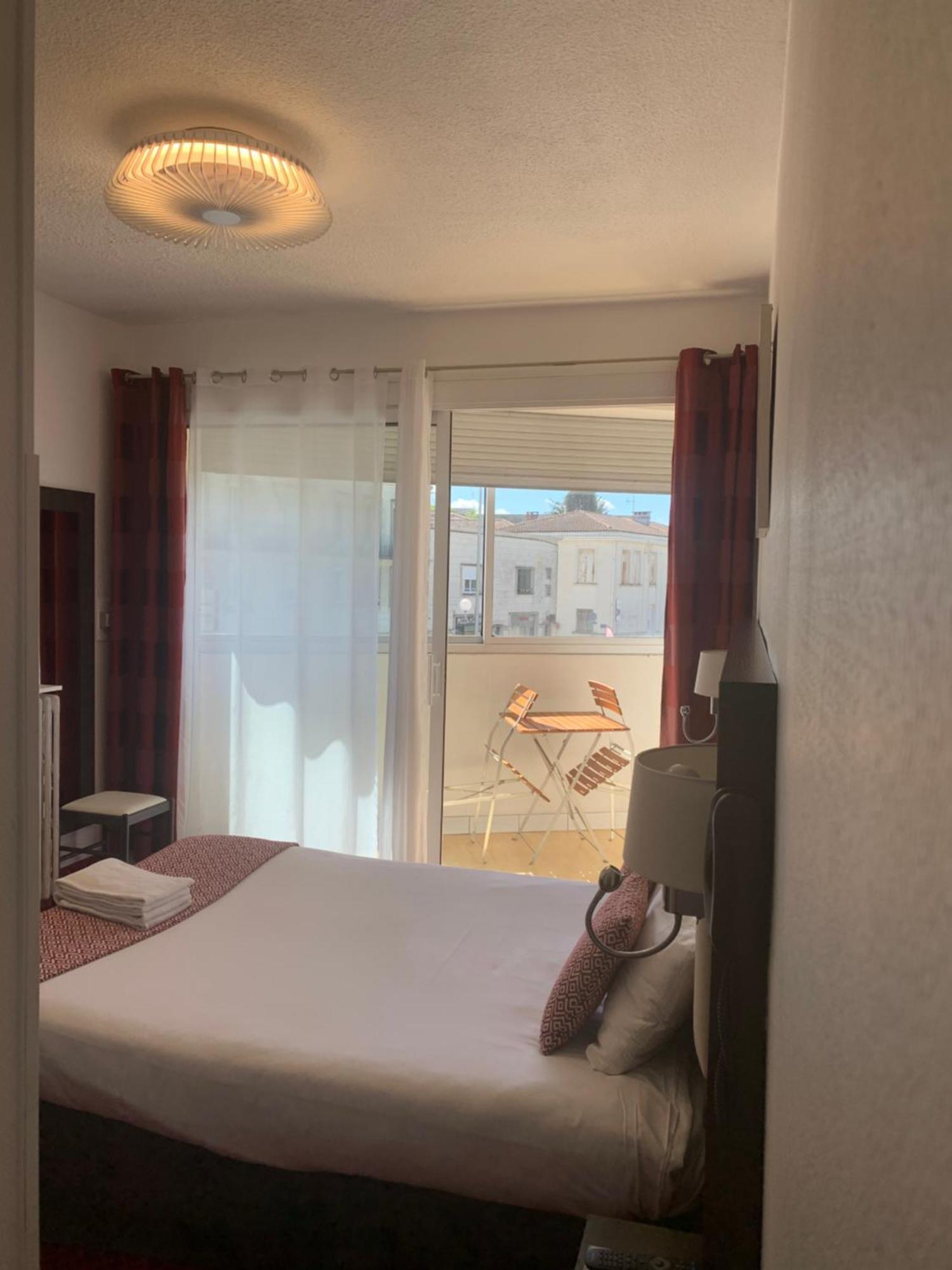 Brit Hotel Bleu Nuit Saintes Exterior photo