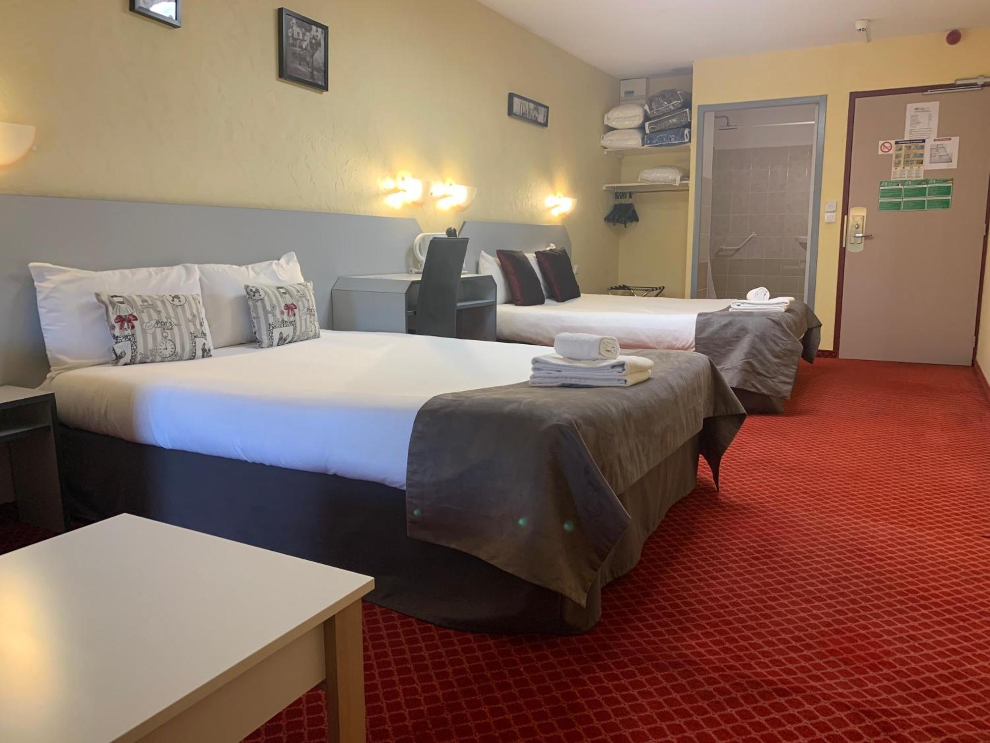 Brit Hotel Bleu Nuit Saintes Exterior photo