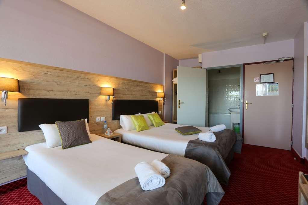 Brit Hotel Bleu Nuit Saintes Room photo