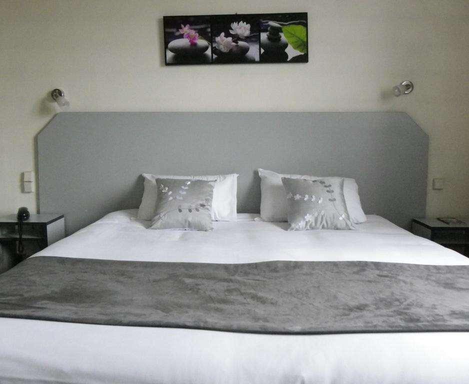 Brit Hotel Bleu Nuit Saintes Room photo