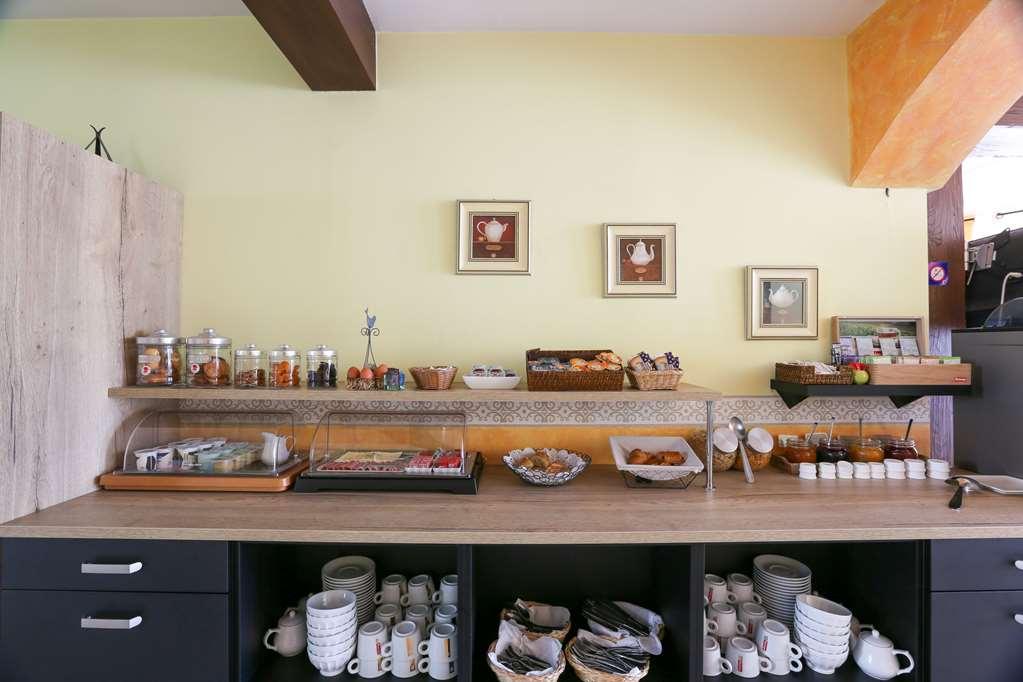 Brit Hotel Bleu Nuit Saintes Restaurant photo