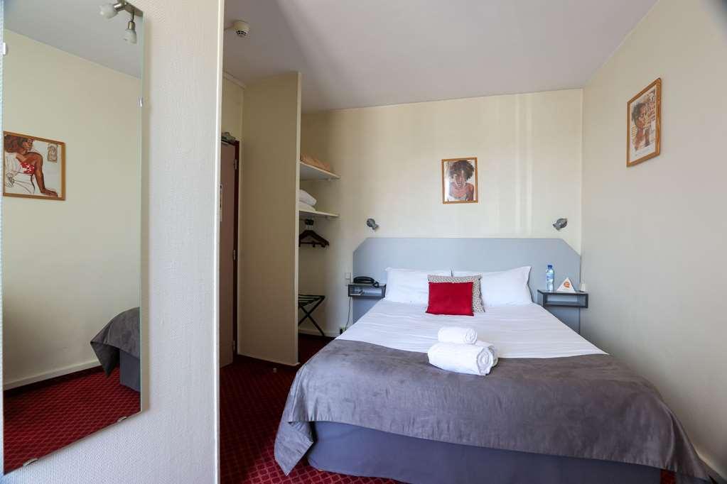 Brit Hotel Bleu Nuit Saintes Room photo