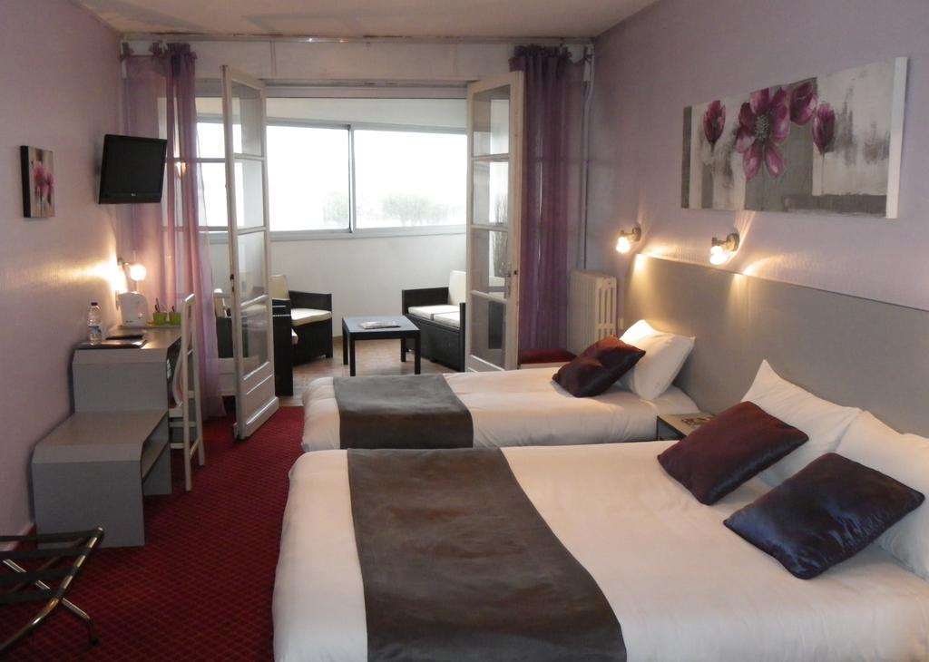 Brit Hotel Bleu Nuit Saintes Room photo